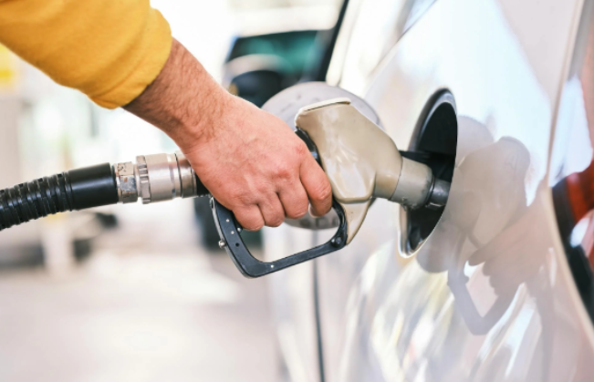 Benzine Yeni Zam: Salı Günü Litre Başına 1.11 TL Artış Bekleniyor